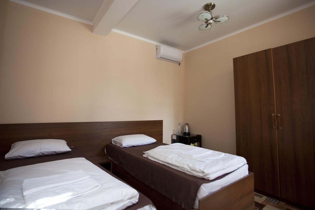 Inn Mroyal Soukhoumi Extérieur photo